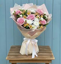 Букет цветов из:  Гвоздики, Орхидеи и Розы в Пролетарском Республики Адыгея