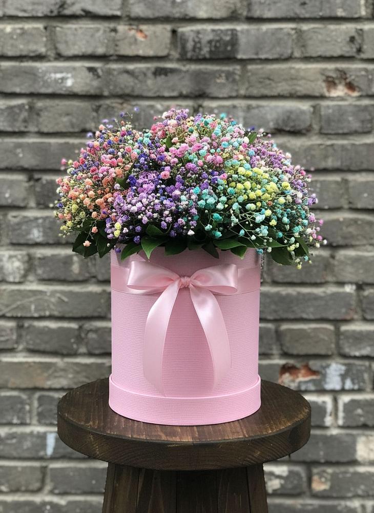 Цветочная композиция из Гипсофила и Розы в шляпной коробке в Пролетарском Республики Адыгея