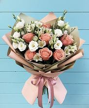 Букет цветов из:  Розы, Альстромерии и Лизиантусы в Пролетарском Республики Адыгея