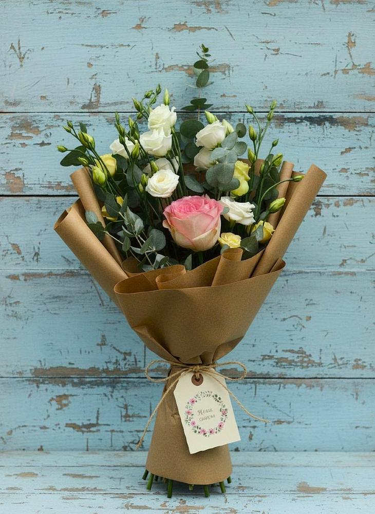 Букет цветов из: Розы и Лизиантусы в Пролетарском Республики Адыгея