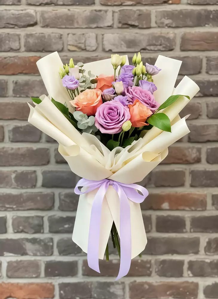 Букет цветов из: Лизиантусы и Розы в Пролетарском Республики Адыгея