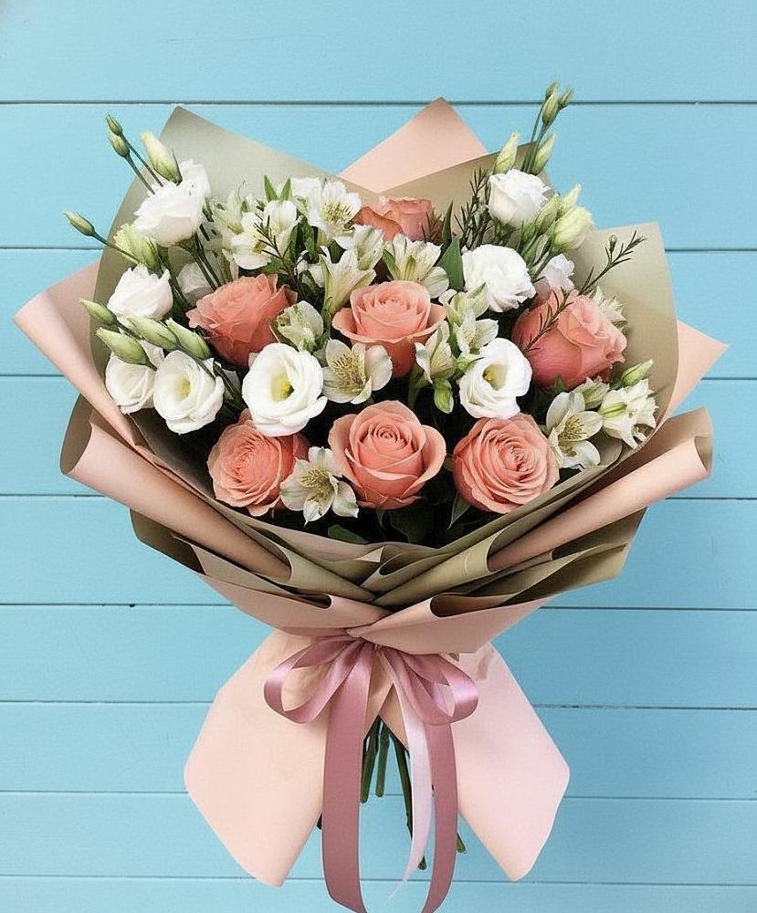 Букет цветов из: Розы, Альстромерии и Лизиантусы в Пролетарском Республики Адыгея