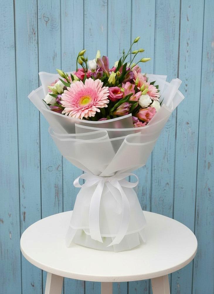 Букет цветов из: Герберы, Альстромерии и Лизиантусы в Пролетарском Республики Адыгея