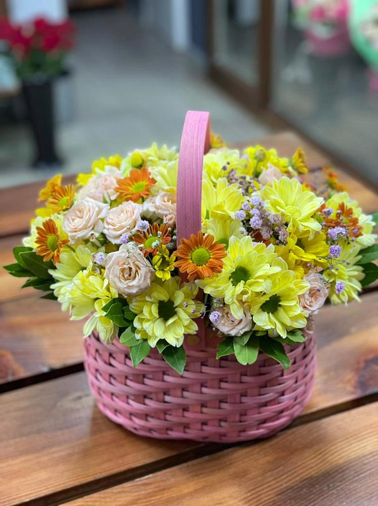 Цветочная композиция из Хризантемы и Розы в корзине в Пролетарском Республики Адыгея