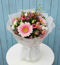 Букет цветов из:  Герберы, Альстромерии и Лизиантусы в Пролетарском Республики Адыгея