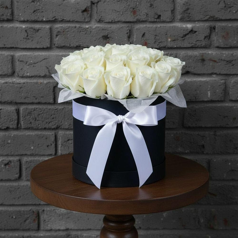 Цветочная композиция из Розы в шляпной коробке в Пролетарском Республики Адыгея