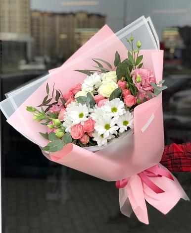 Букет цветов из: Розы, Лизиантусы и Хризантемы в Пролетарском Республики Адыгея