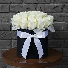 Цветочная композиция из Розы в шляпной коробке в Пролетарском Республики Адыгея