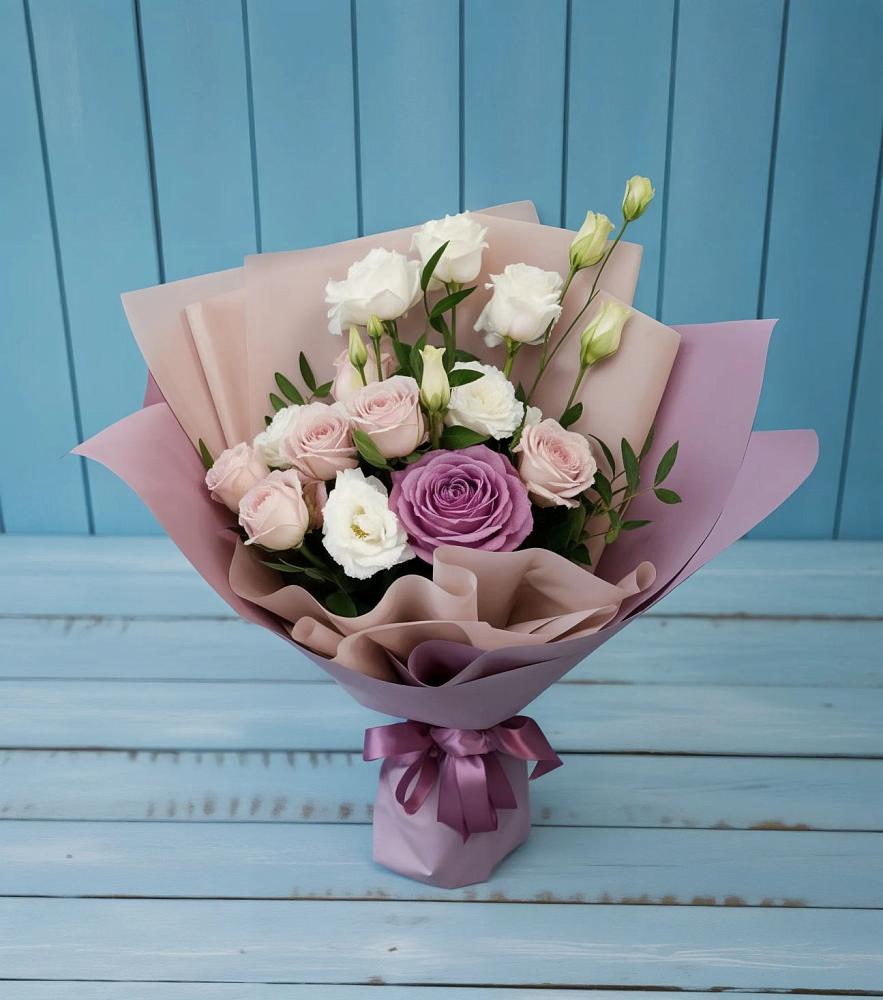 Букет цветов из: Розы и Лизиантусы в Пролетарском Республики Адыгея